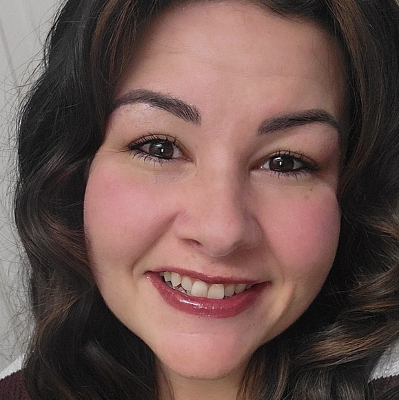 Meet your Posher, Stephanie - Picture 1 of 1